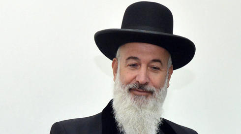 הרב הראשי לשעבר יונה מצגר נחקר בחשד למעשה מגונה בקטין