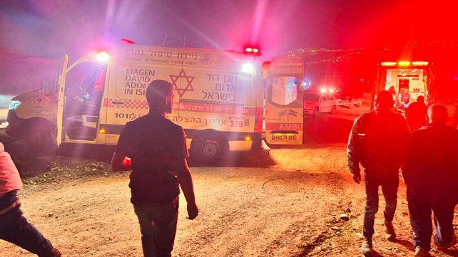 אמבולנס מד"א בזירת הירי בבנימין