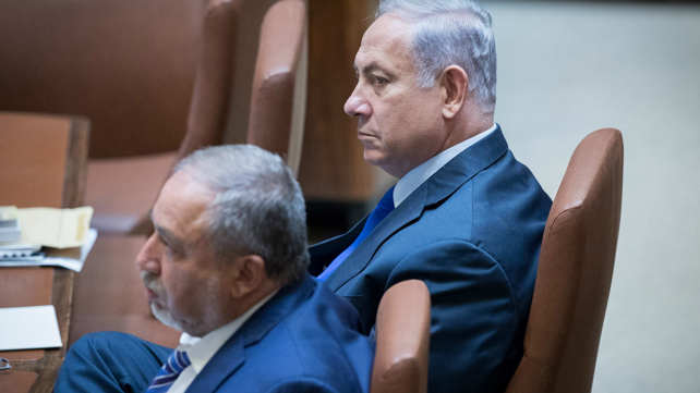 נתניהו וליבמן במליאת הכנסת, באוקטובר