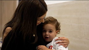 ״הוא מכיר רק אבא בתמונה״: הילדים שנולדו אחרי שאבא מת בקרב