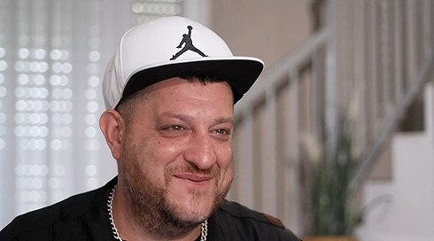 נפל בטיקטוק: מהישיבה בכלא ועד ההצלחה ברשת - החיים של "ברי סרטונים"
