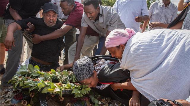 משפחתו של סלומון טקה עולה לקברו בתום השבעה, 8.7.19