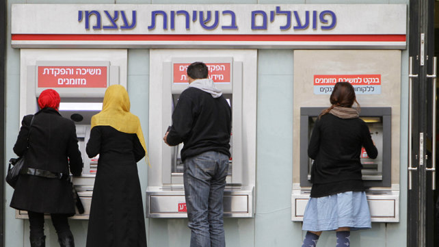 בנק הפועלים. מתחפשים לארגון חברתי. אילוסטרציה