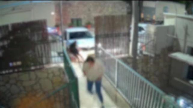 תיעוד: עבריין פתח באש על רכב שבו שהו תינוקות בבסמת טבעון