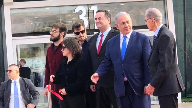 ראש הממשלה בנמל התעופה רמון