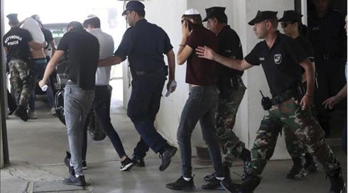 החשד לאונס בקפריסין: כל החשודים ישוחררו היום, המתלוננת נעצרה