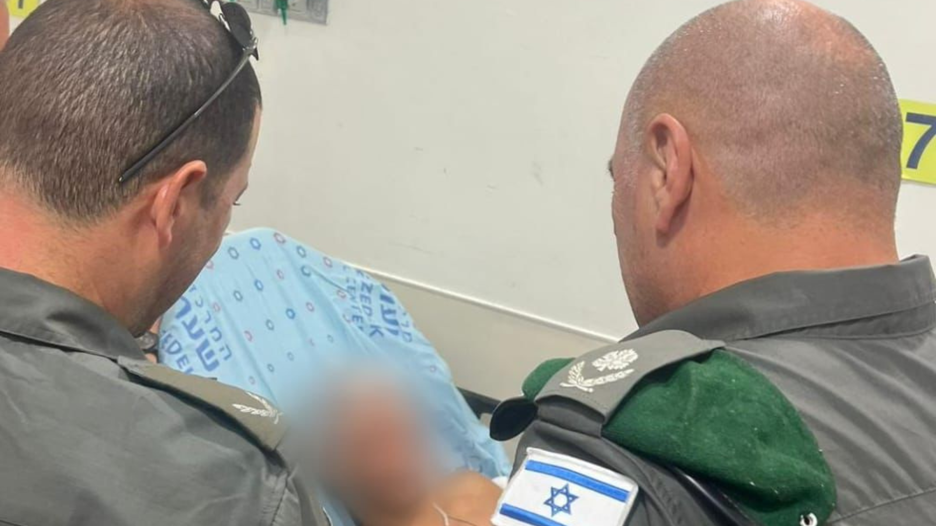 ביקור הלוחם שנפצע בבי"ח