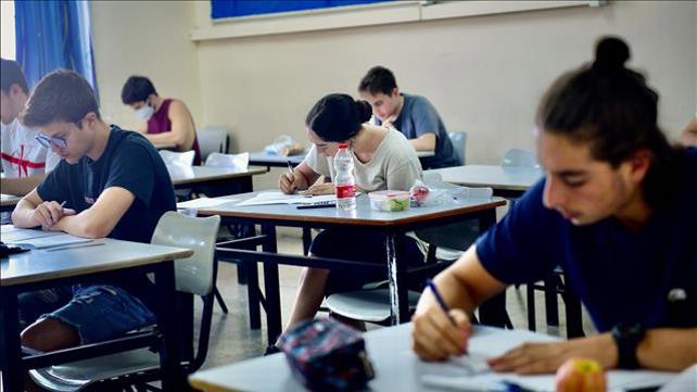 תלמידים בית ספר 