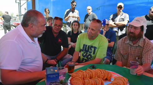 ליברמן: "אם יהיה צבע אדום כאן, יהיה צבע אדום חזק מאוד בצד השני"