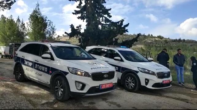ניידות משטרה הבוקר מזירת הרצח בירושלים