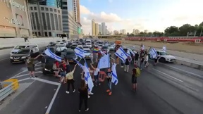 מפגינים חסמו את נתיבי איילון