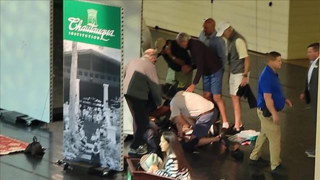 סלמן רושדי אחרי שהותקף 12.08.22