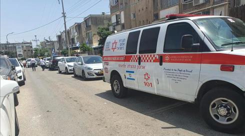 החשוד ברצח הוריו טוען: נאבקתי באבא כדי להגן על אמא