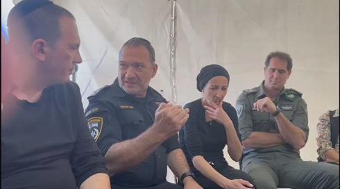 תיעוד פגישת המפכ"ל עם משפחת עשור: לא היה מחדל משטרתי