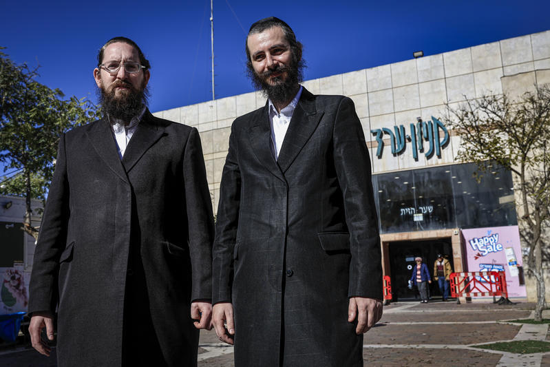 שמחה גרינבוים ומנחם קיין משושלת חסידי גור, הבעלים החדשים של קניון ערד