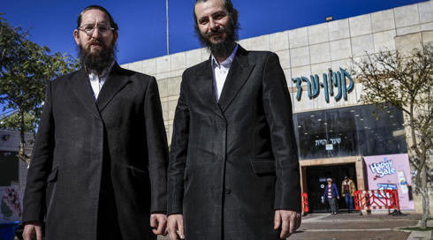 מוחקים את הנשים: הקרב על הקניון היחיד בערד -  שנקנה על-ידי חסידי גור