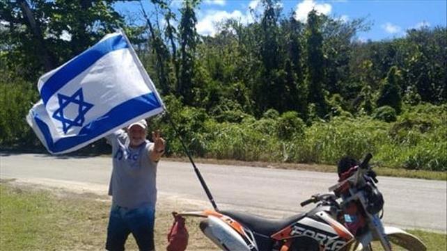 אבי רובין, ישראלי שחי סמוך להר הגעש בטונגה