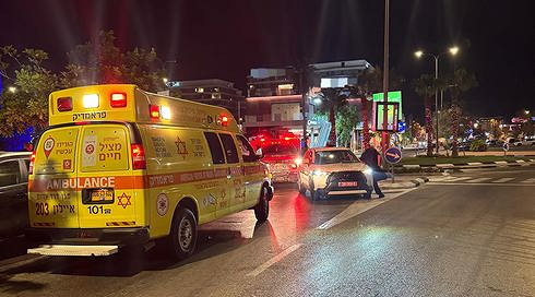 מת אדם ששהה בכלי רכב שנשרף בחניון בראשון לציון, המשטרה פתחה בחקירה
