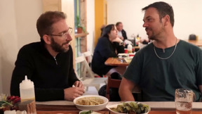 מקורב לצלחת | ניצחון קטן בשדרות: החומוסיה שחזרה לעבוד בשמחה, כאב ותקווה