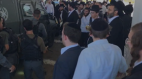 הפגנת חרדים במעבר עופר