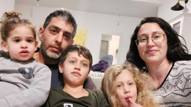 רועי עידן, אשתו סמדר ושלושת ילדיהן שניצלו מהטבח