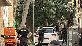 ביתו של החשוד בפלילים אשר מתבצר מפני המשטרה, 15.04.26