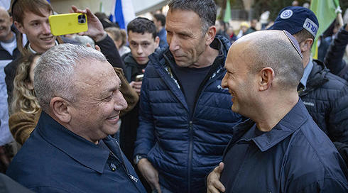 בנט ואיזנקוט נפגשו: "דנו במהלכים הנדרשים לקראת פיזור הכנסת"