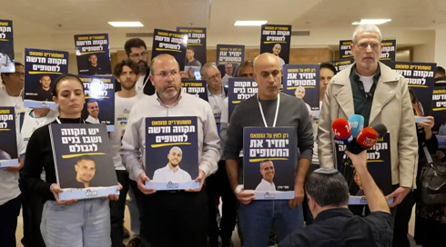 בזמן ההמתנה לעסקה - ח"כ צעק על אב החטוף: "הוא יישאר בשבי אם תמשיך כך"