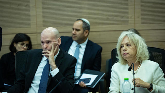 היועצת המשפטית לממשלה גלי בהרב מיארה ופרקליט המדינה עמית איסמן