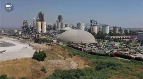 פליטת הרעלים במפעל נשר: תלונות התושבים ברמלה והקללות של ראש העיר