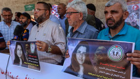 פלסטינים מפגינים נגד שחרורה של אליזבת צורקוב השבויה בעיראק