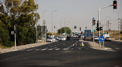 ירי של כוחות צה"ל מעזה פגע ברכב בצומת שער הנגב; חייל נפצע קל