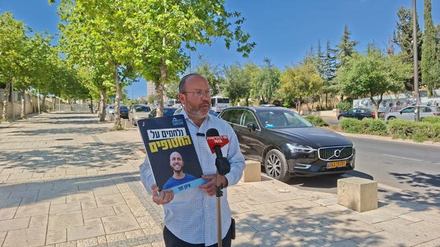 צביקה מור, אביו של החטוף איתן מור