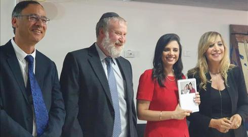 שקד בפרידה ממשרד המשפטים: "אני מתכוונת לחזור לכאן" (1)
