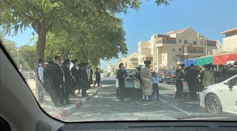 "את רוצה להישאר בחיים? תפסיקי לצלם": רופאת ילדים הותקפה בבית שמש על ידי חרדים