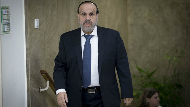 דוד אזולאי, השר לשירותי דת