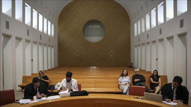 דיון בבית המשפט העליון על פהרדה בין גברים לנשים במופע של זמר חרדי 