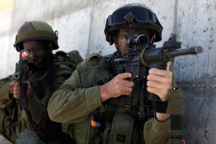 אימון חטיבת הצנחנים בבסיס בדרום הארץ