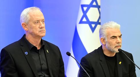 לפיד וגנץ בהצהרה מיוחדת על הפרשה הביטחונית שנחשפה בכאן חדשות
