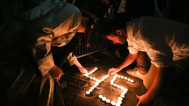 חרדים מדליקים נרות נשמה לאחר האסון במירון 01.05.21