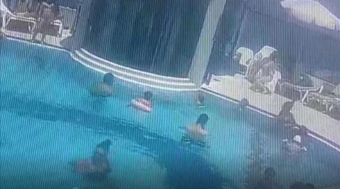 ילדה טבעה בבריכת מלון - וחולצה לאחר 50 שניות