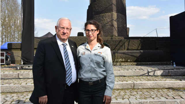 הנשיא ריבלין עם סרן קרן ברוש