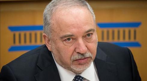 "ביבי והחרדים למזבלה": סערה במפלגות החרדיות בשל התבטאות ליברמן