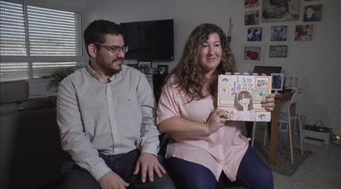 הורי הטרנסג'נדרית בת ה-8: "שמנו לב כבר בגיל שנתיים"