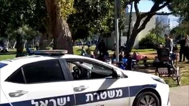 בזמן הסגר: רבים מטיילים בפארק הירקון בתל אביב