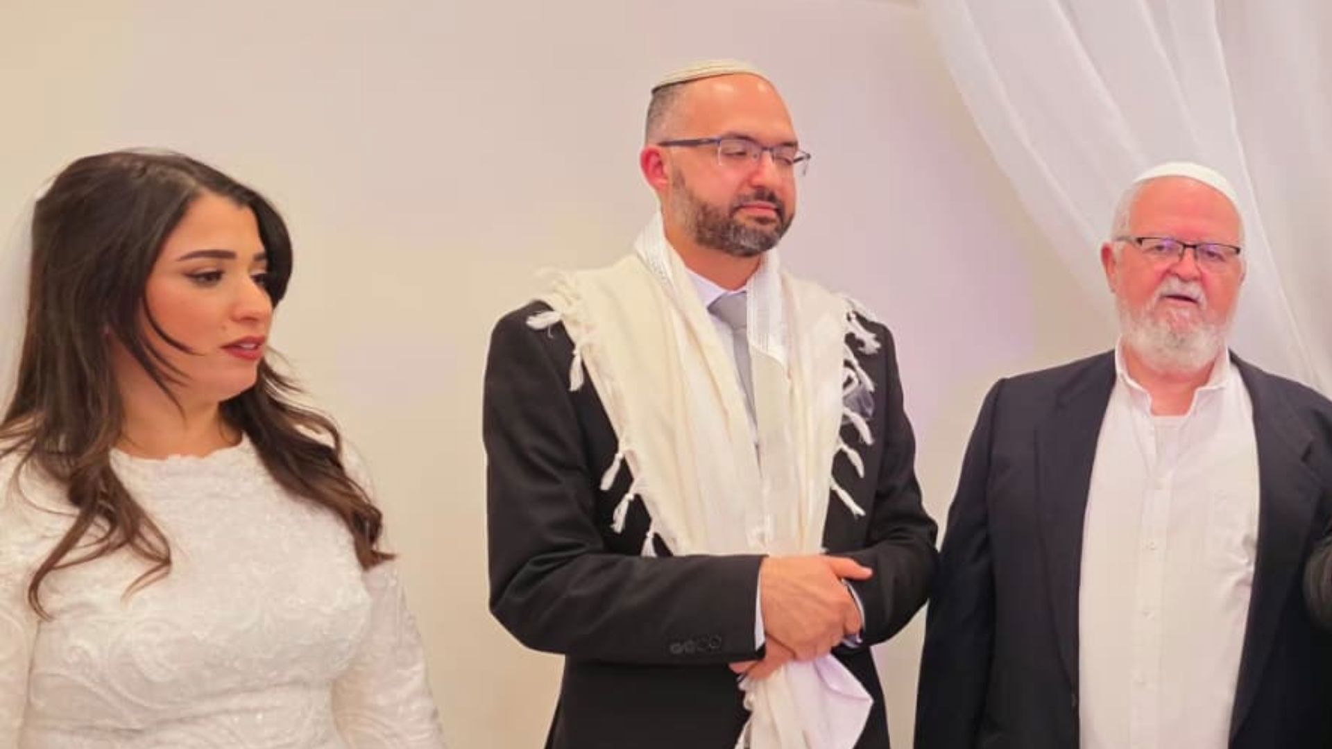 חננאל גז ובת זוגו מעיין, הערב
