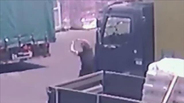 נהגי משאית מלוד חשודים בגניבת סחורה וסחיטה באיומים