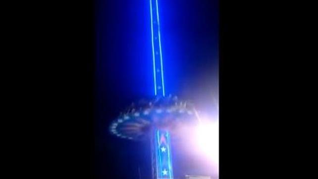 מתקן שעשועים קורס בהודו