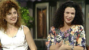 צמד הקומיקאיות דבי ונולי. 1993