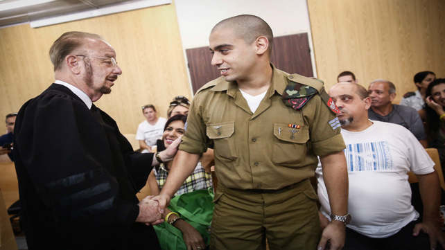 אלאור אזריה בבית הדין, הבוקר